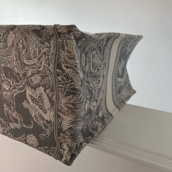 CUSTOM Dior large book tote - Picture 5 of 7